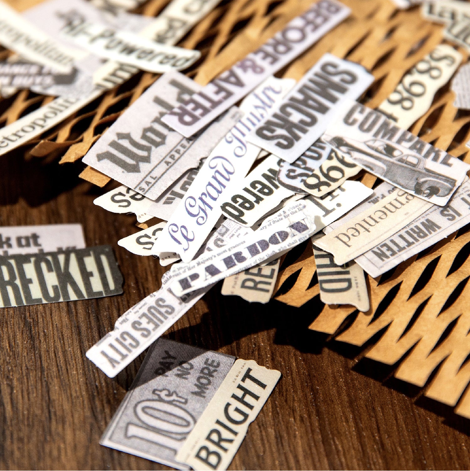 200 Pcs Vintage Word Stickers WZSP