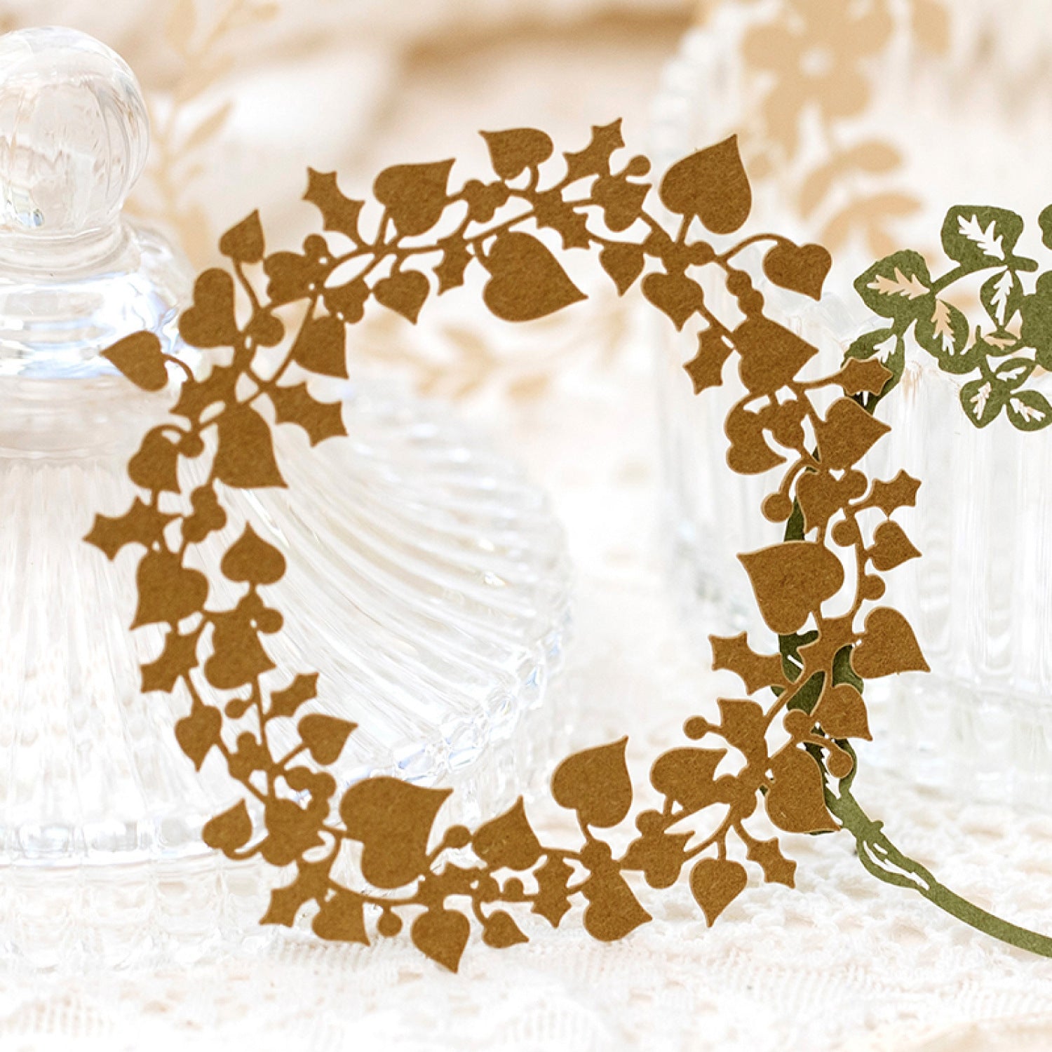 10 Pcs  Wreath Cutlout Paper YYYY