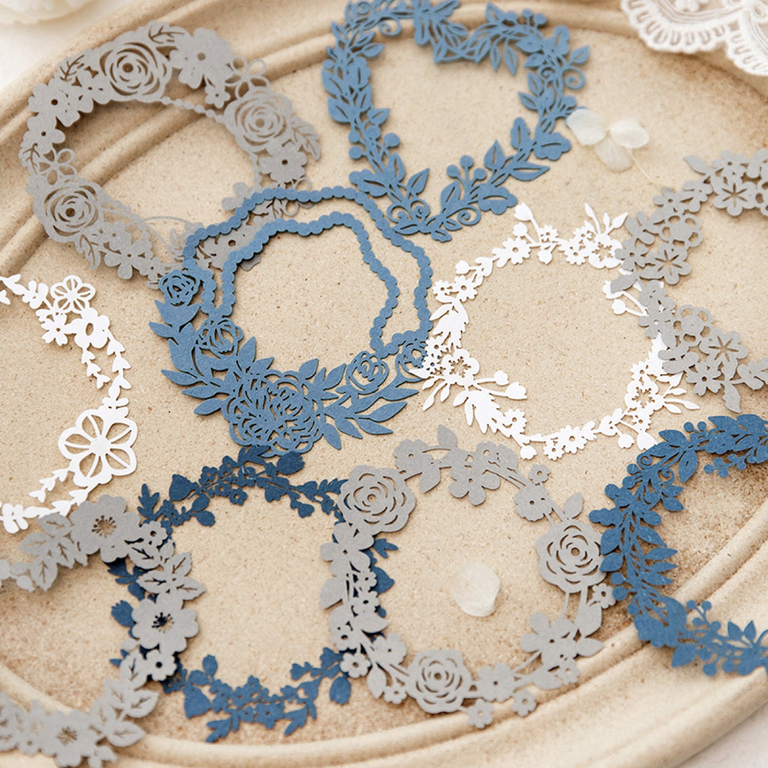 10 Pcs  Wreath Cutlout Paper YYYY