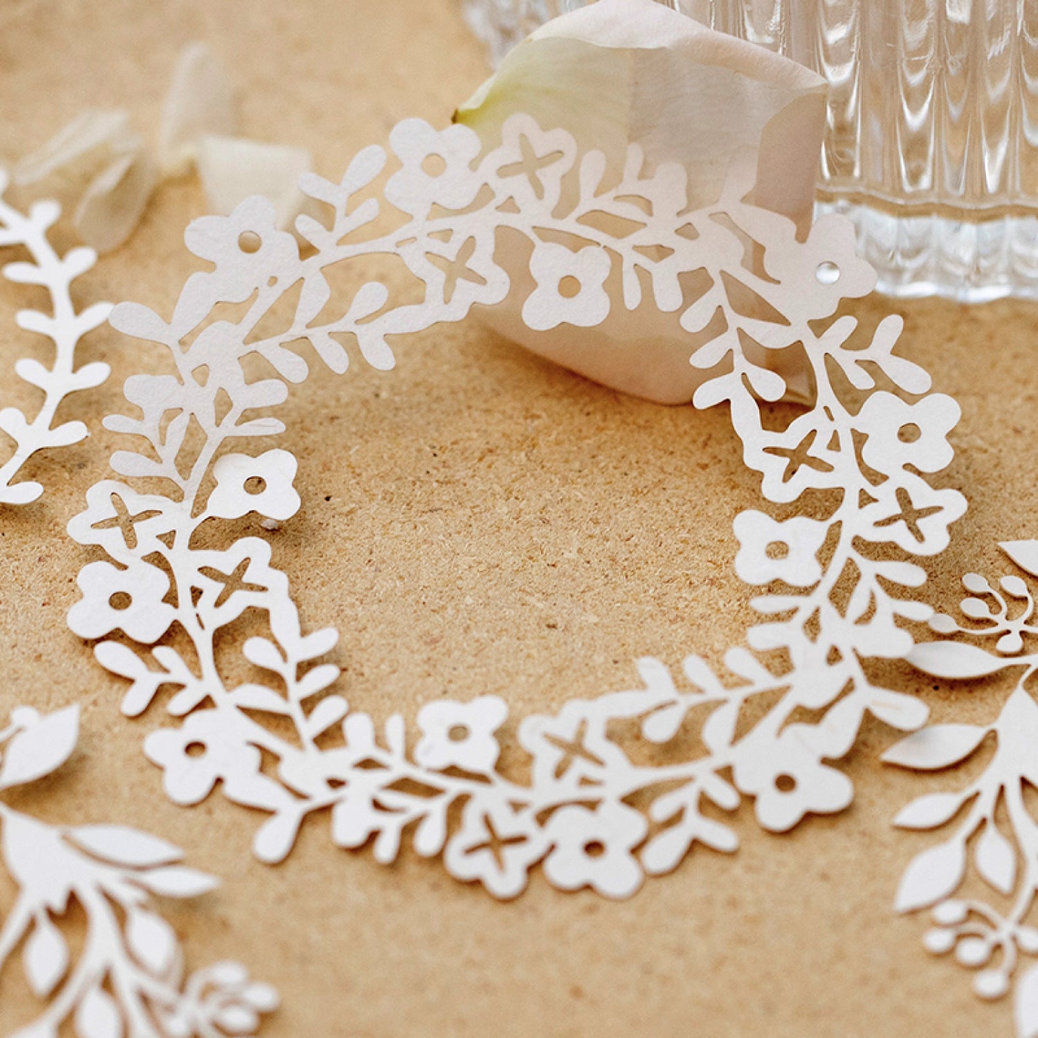 10 Pcs  Wreath Cutlout Paper YYYY